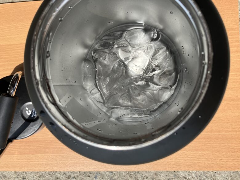 水筒の氷